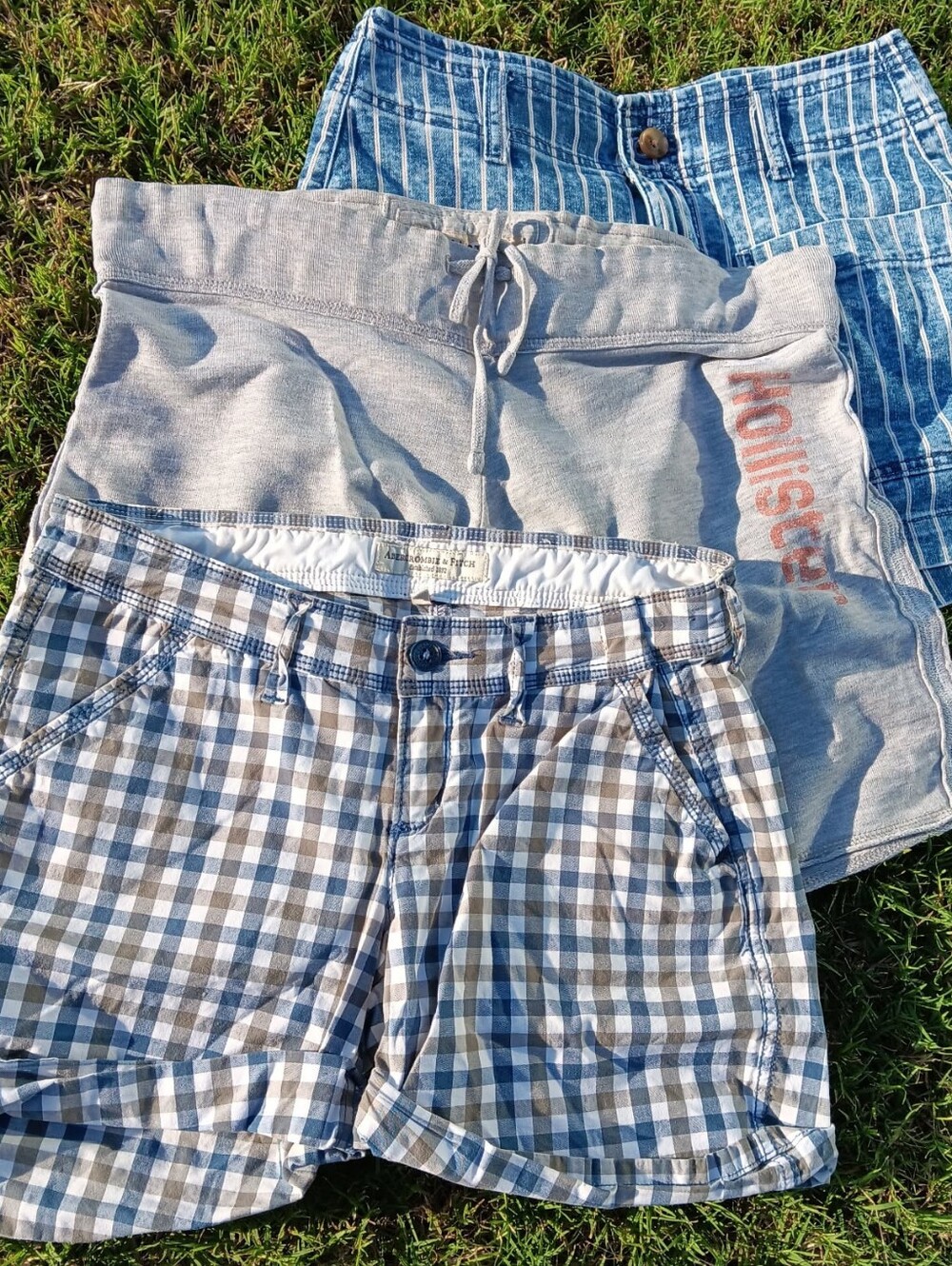Womens shorts 3 pair size smallAmerican Eagle, Hollister, Abercrombie & Fitch